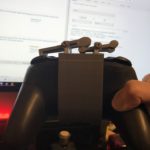 Acessório permite usar todos os botões superiores do pro controller do Nintendo Switch com apenas uma mão